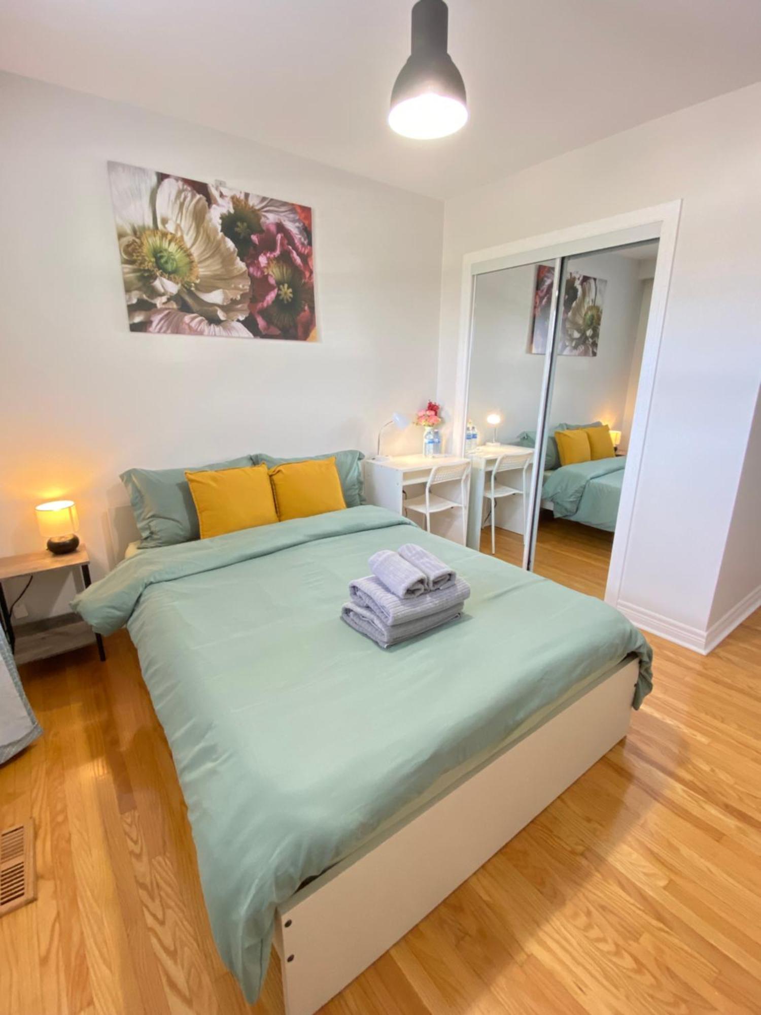 Sunny House - Main Floor, Free Parking, In Toronto Hotel ภายนอก รูปภาพ