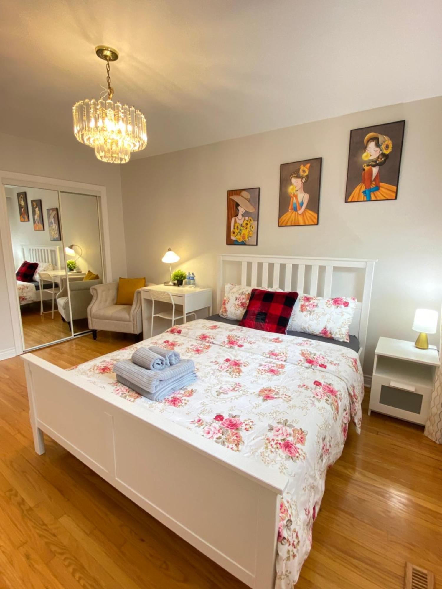Sunny House - Main Floor, Free Parking, In Toronto Hotel ภายนอก รูปภาพ