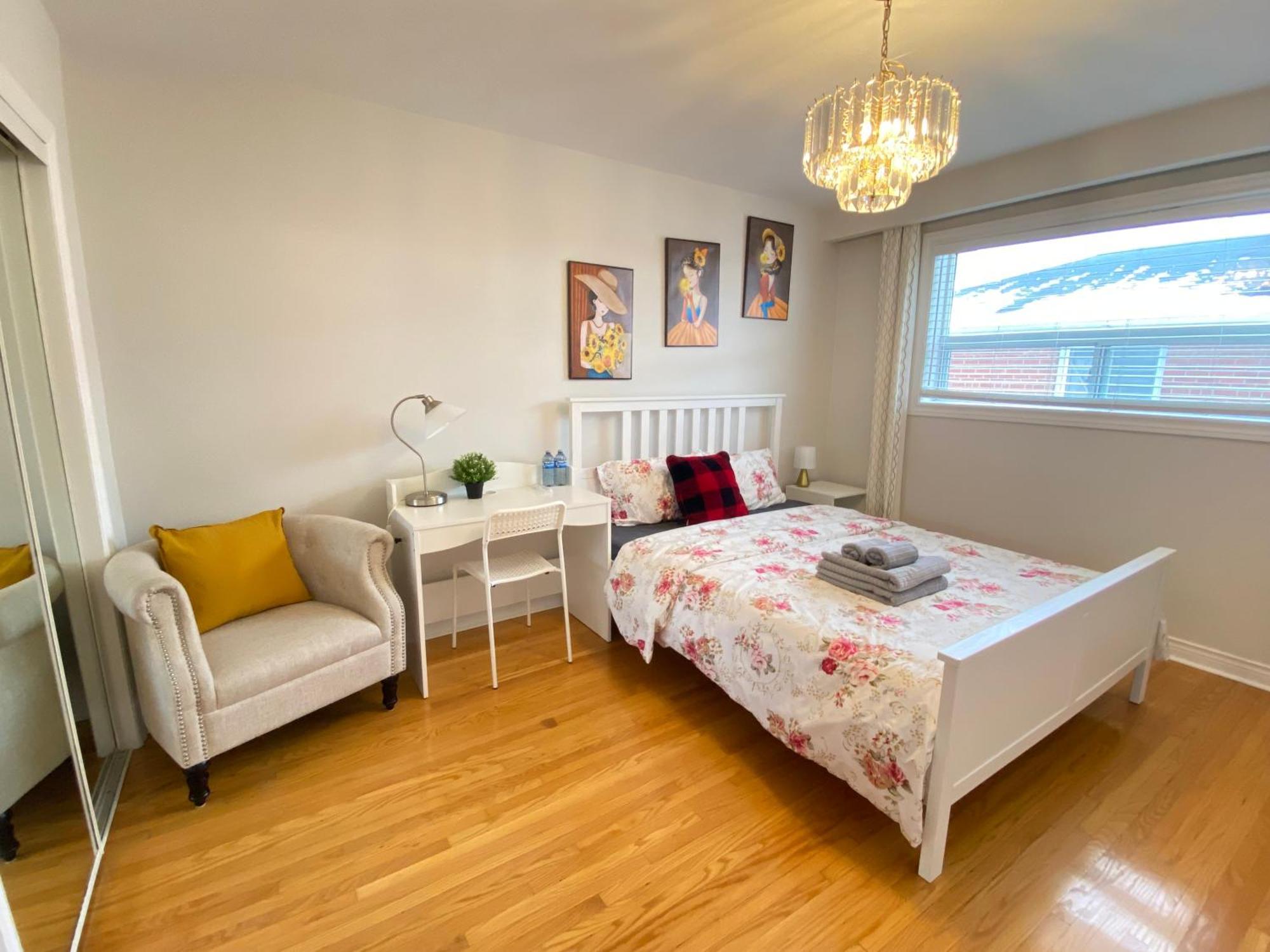 Sunny House - Main Floor, Free Parking, In Toronto Hotel ภายนอก รูปภาพ