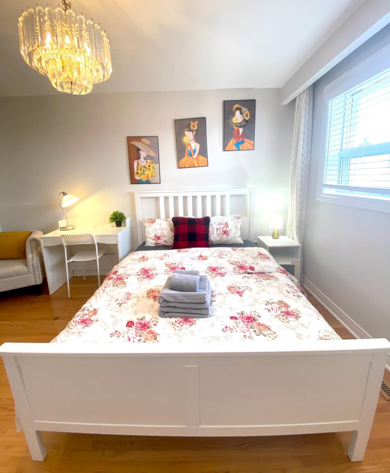 Sunny House - Main Floor, Free Parking, In Toronto Hotel ภายนอก รูปภาพ