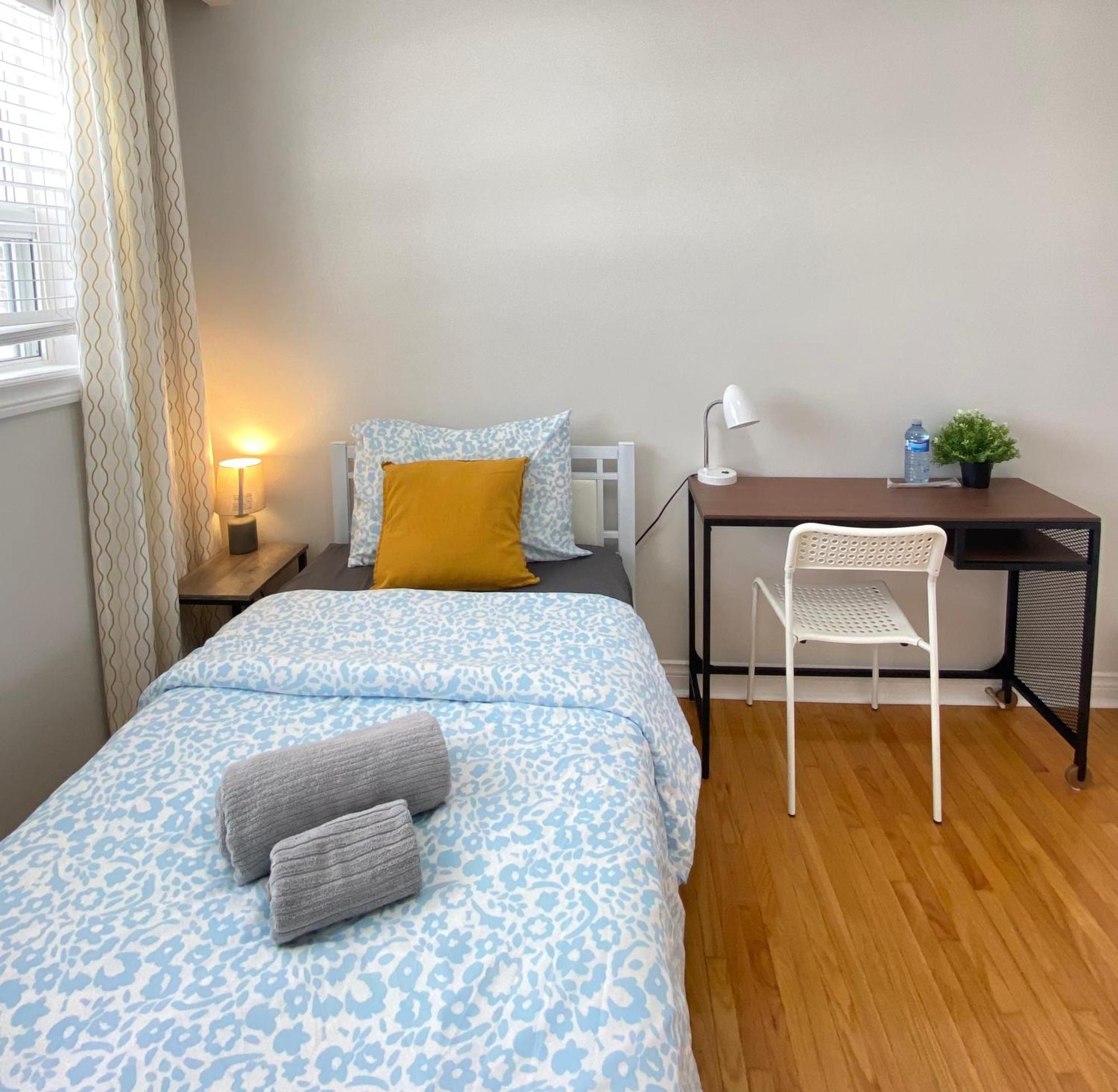 Sunny House - Main Floor, Free Parking, In Toronto Hotel ภายนอก รูปภาพ