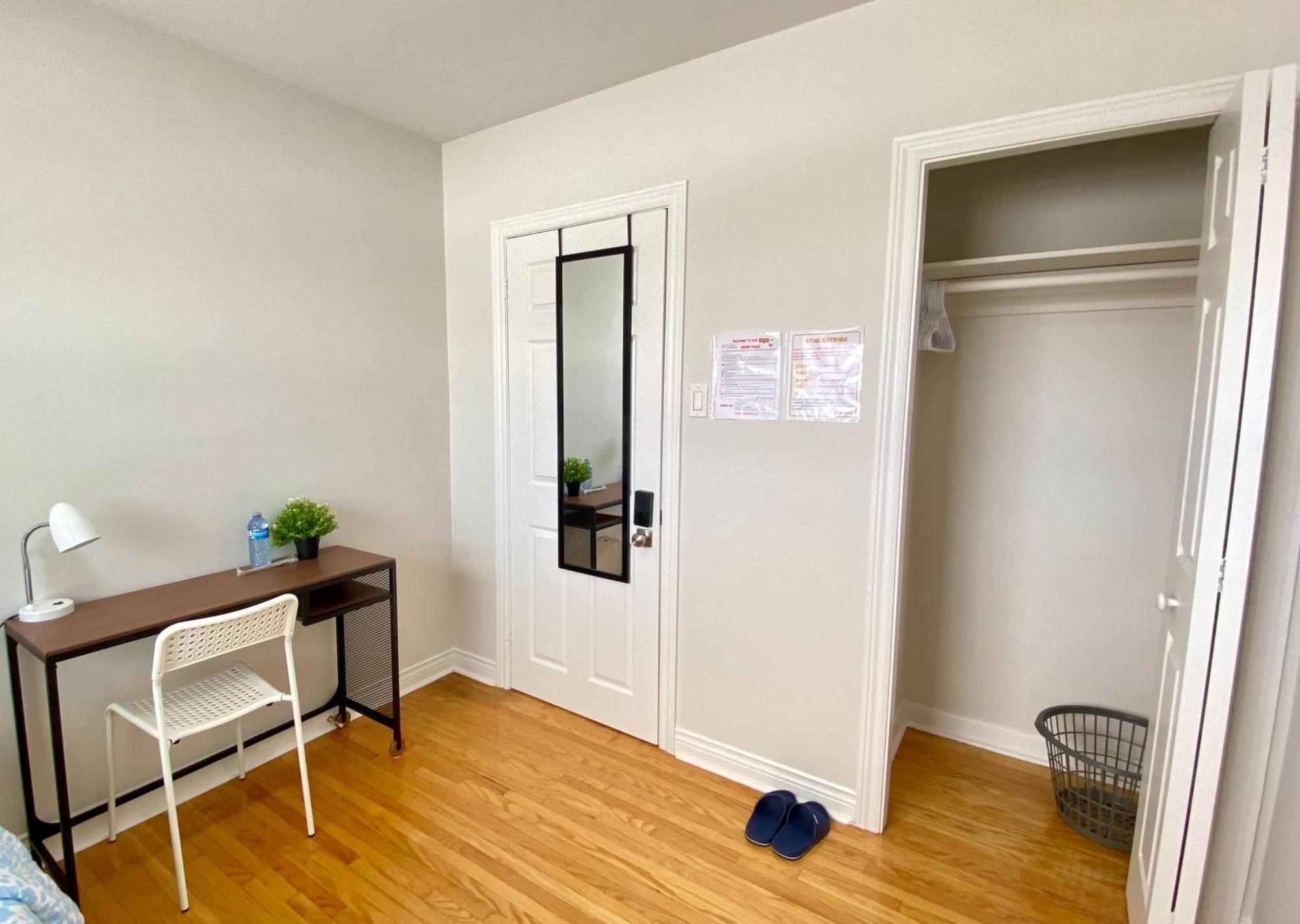 Sunny House - Main Floor, Free Parking, In Toronto Hotel ห้อง รูปภาพ