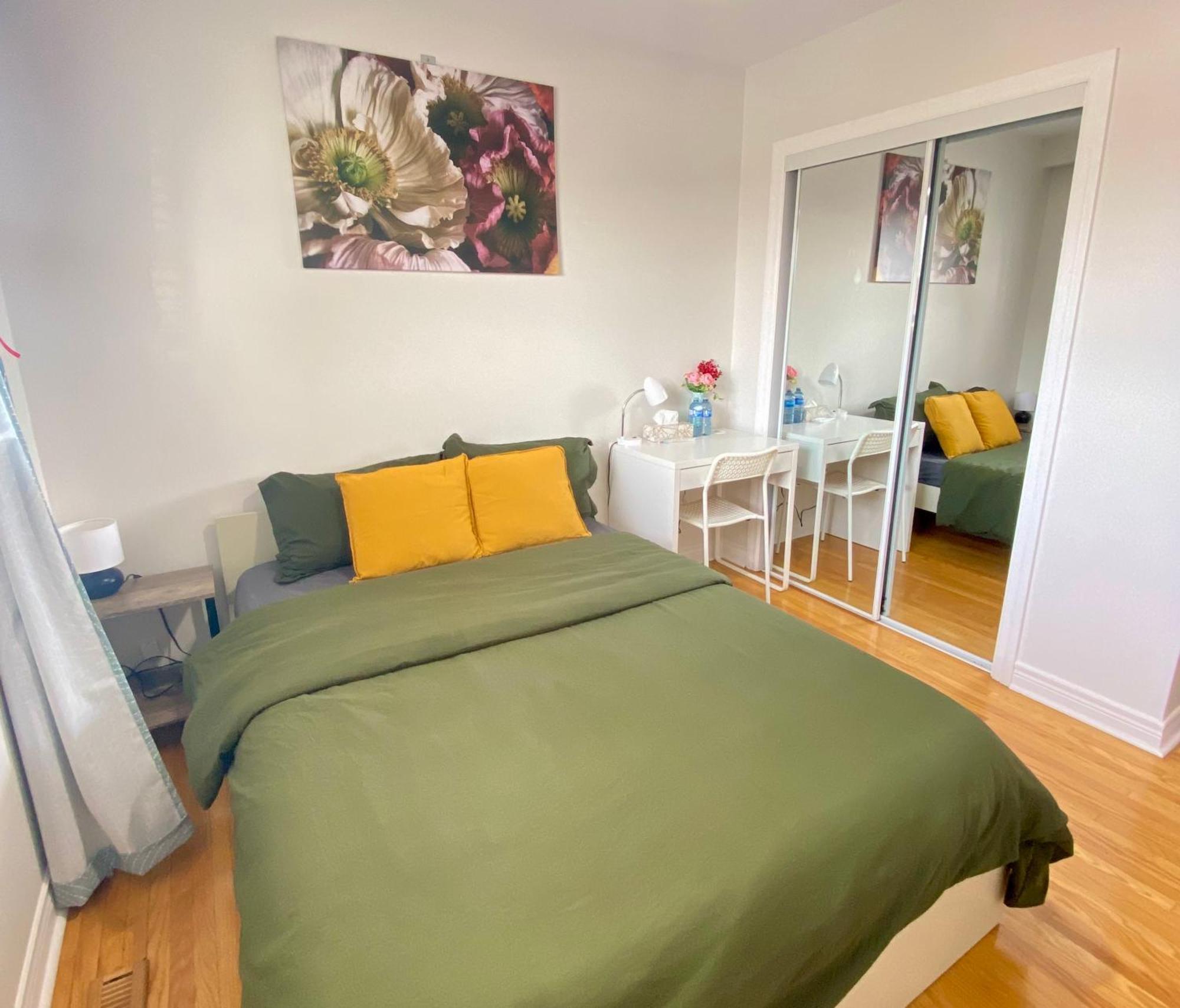 Sunny House - Main Floor, Free Parking, In Toronto Hotel ห้อง รูปภาพ