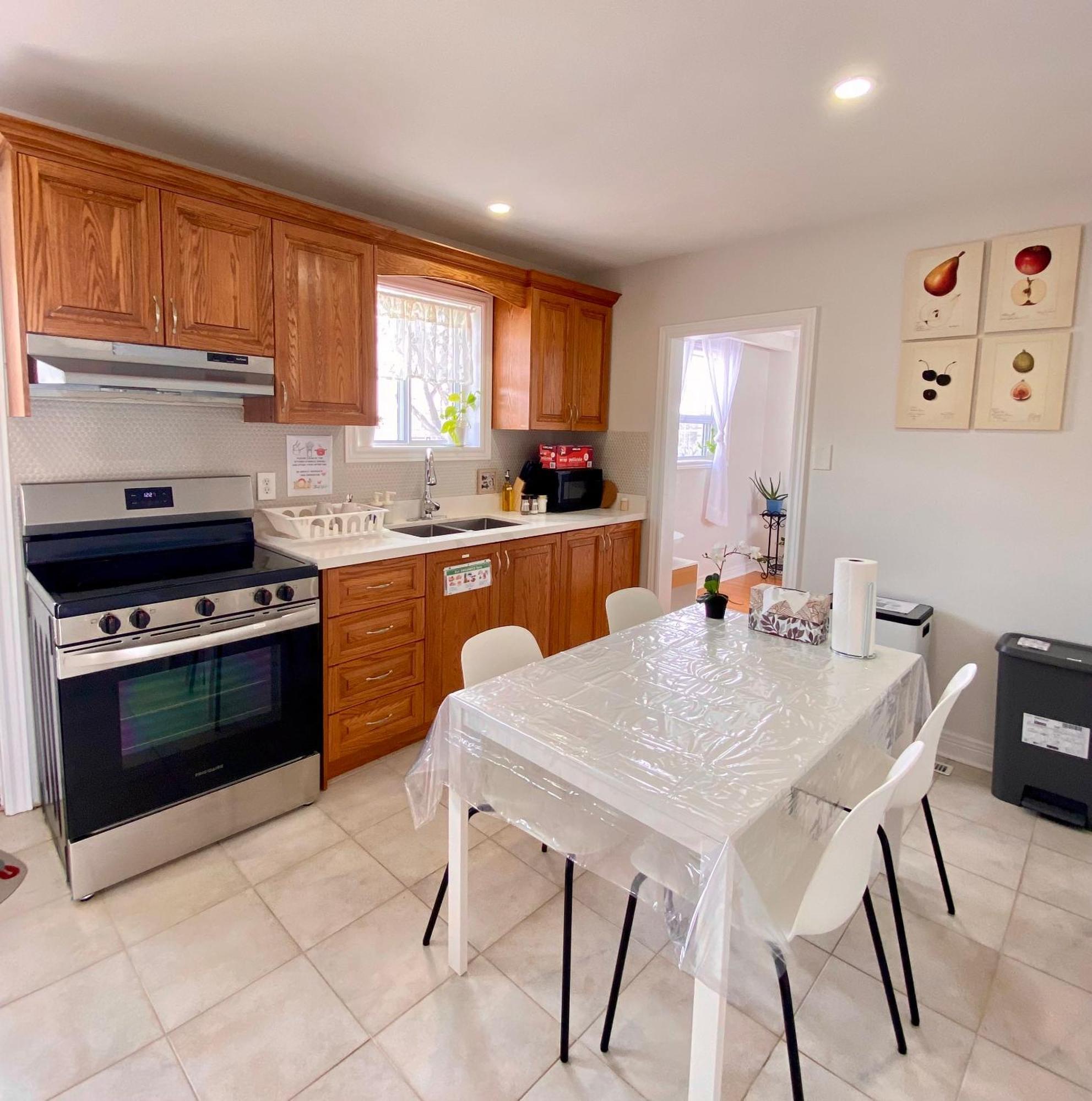 Sunny House - Main Floor, Free Parking, In Toronto Hotel ภายนอก รูปภาพ