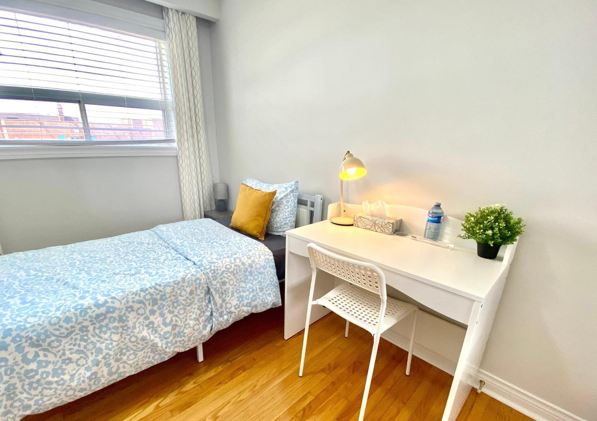 Sunny House - Main Floor, Free Parking, In Toronto Hotel ภายนอก รูปภาพ