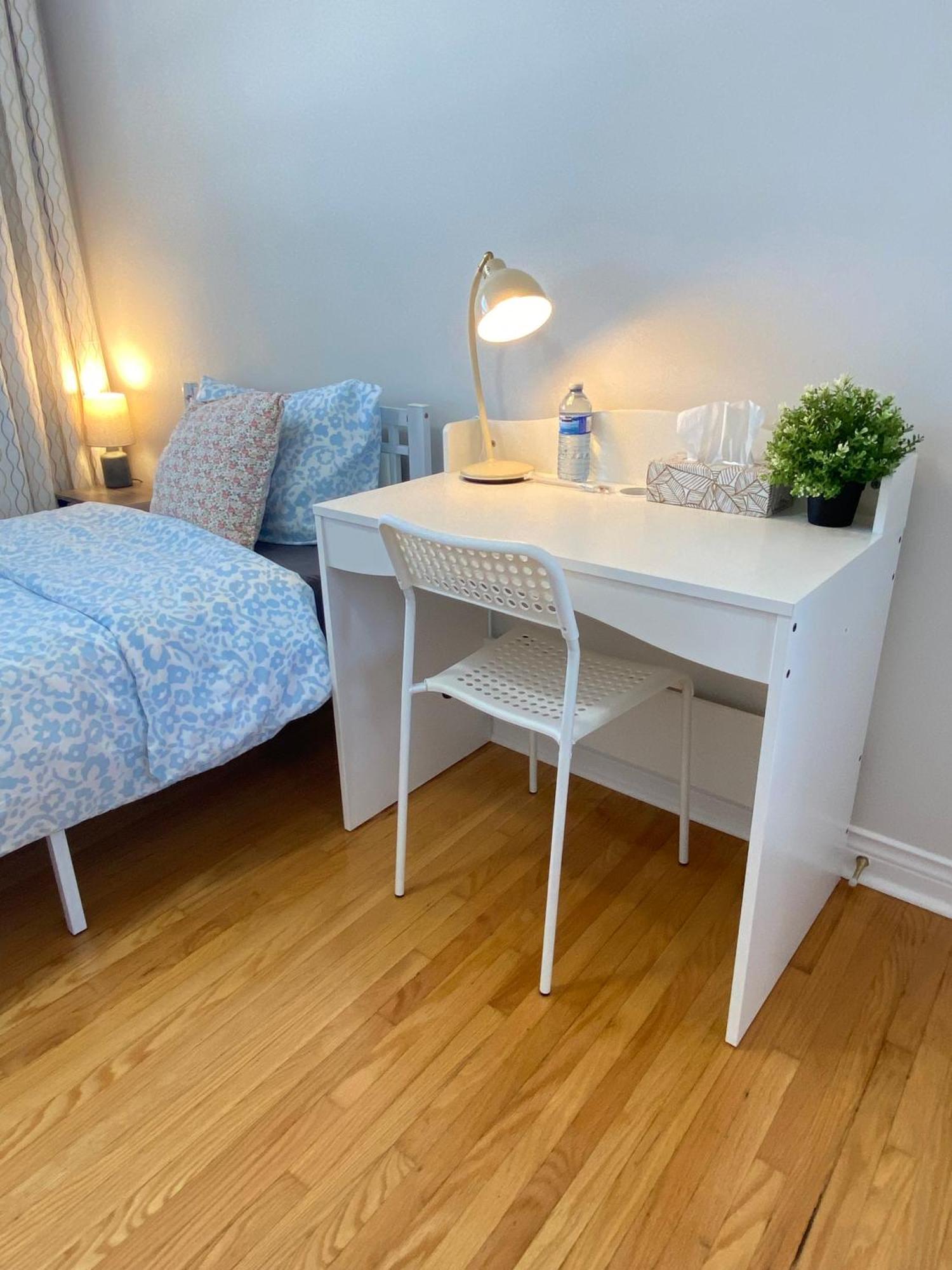 Sunny House - Main Floor, Free Parking, In Toronto Hotel ห้อง รูปภาพ